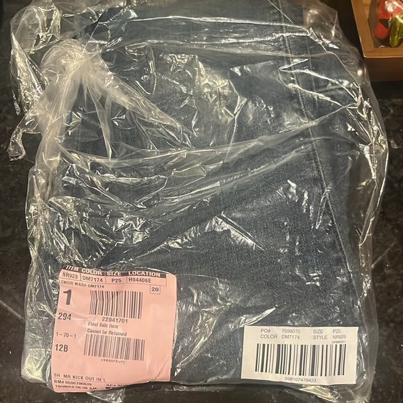 NWT Petite Kick Out Crop Jeans in Lenore Wash Petite 25 - Picture 3 of 4